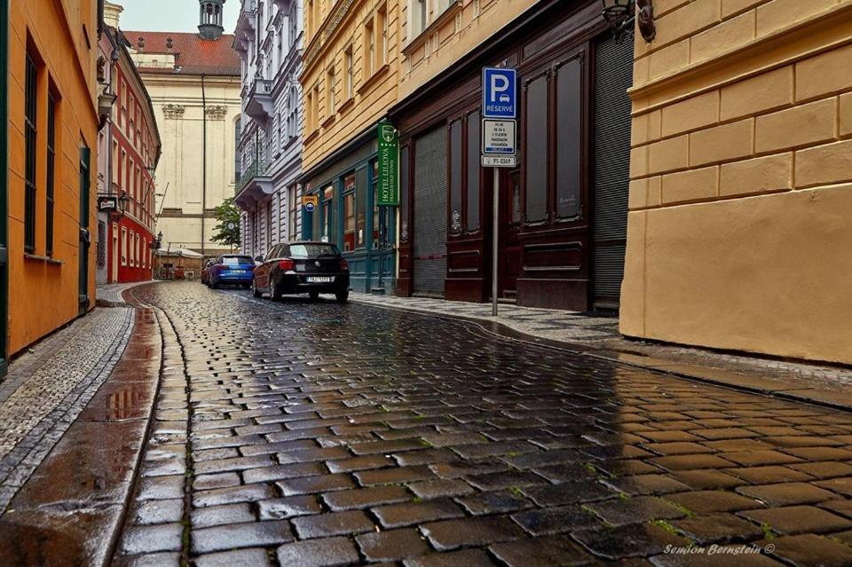 Apart Near The Charles Bridge Prague Exterior photo